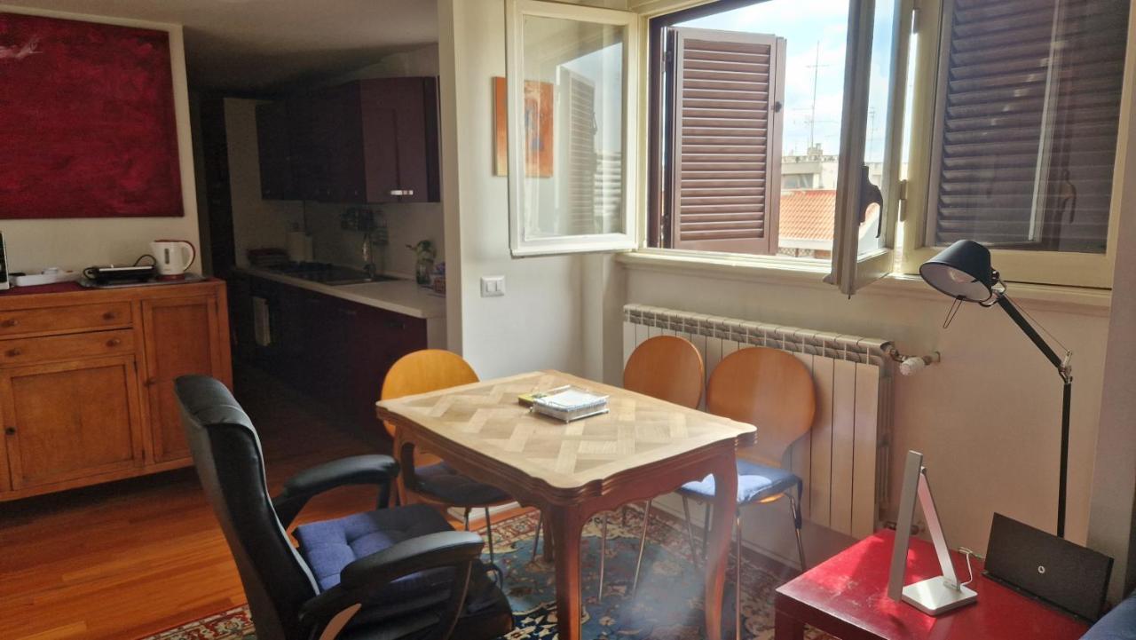 Casa Di Libri - Delizioso Appartamento A 10 Min Da Trastevere Rom Exterior foto